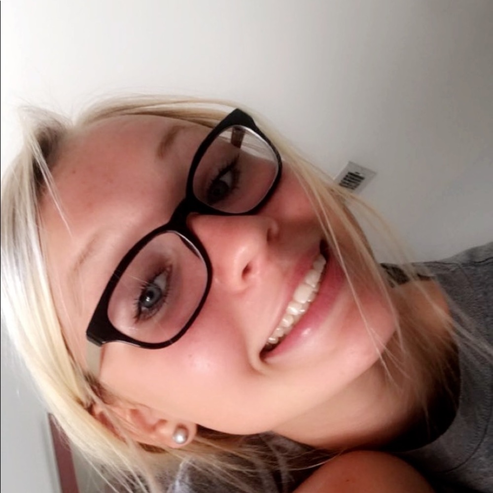 Meet your Posher, Claire